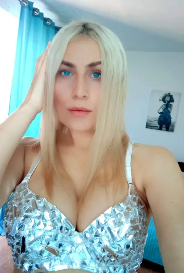 Массажистка Полина и макс