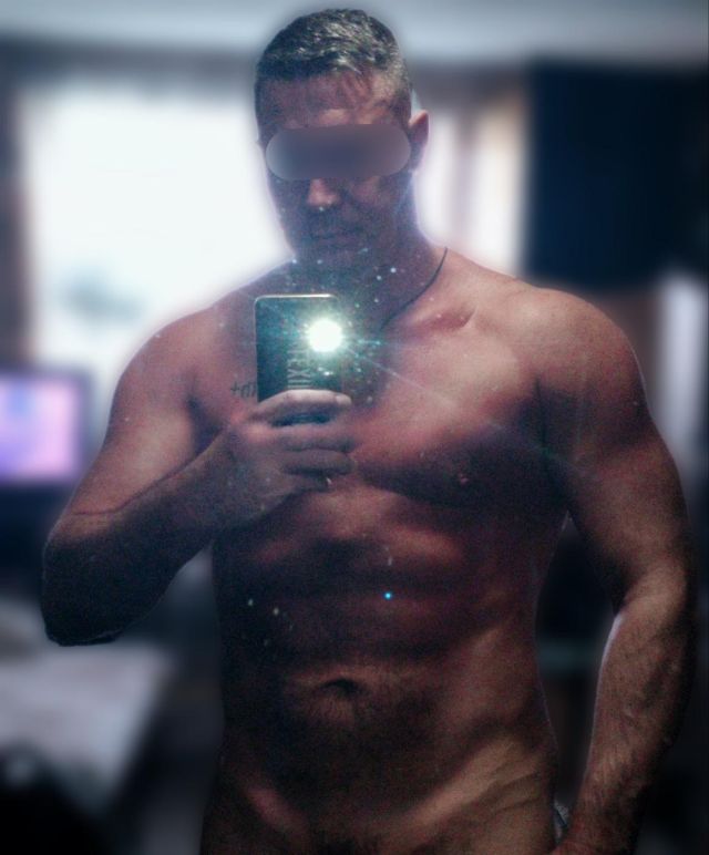 Мужчина Друг семьи